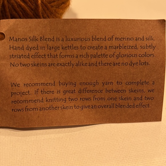 Manos Silk Blend Yarn 🧶 color 300X - Picture 4 of 4